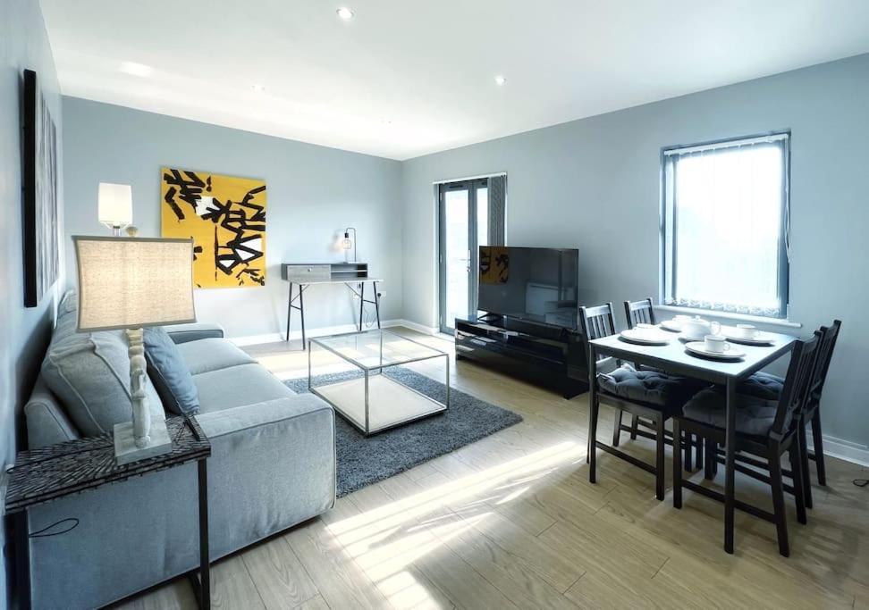 New Luxurious And Business Apt Apartment Swansea Exterior photo